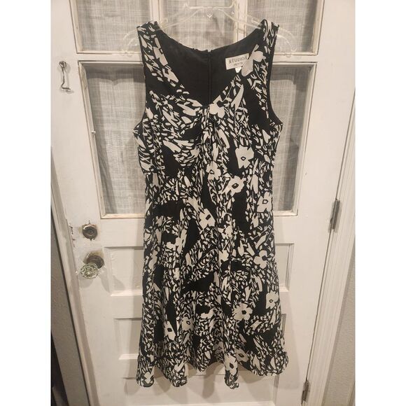 Studio I Petite Black and White Floral Sleeveless Knee Length‎ Dress - Picture 1 of 4
